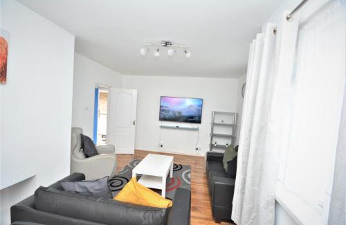 Vassall Apartment | Lovely 2 Bedroom Condo in Greater London