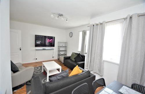Vassall Apartment | Lovely 2 Bedroom Condo in Greater London