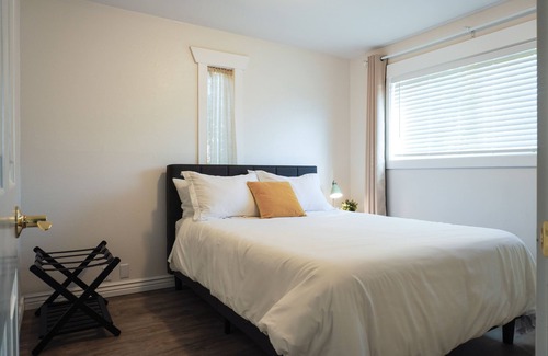 Camas Apartment | Lovely 2 Bedroom Duplex Unit Near Restaurants and Parks