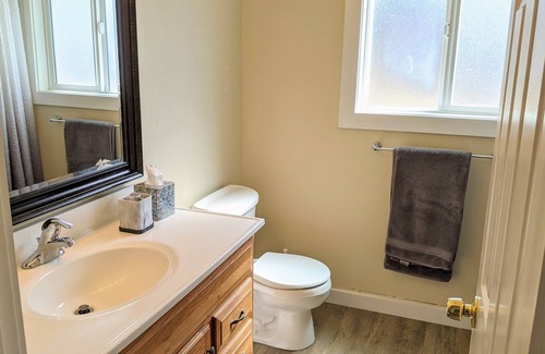 Camas Apartment | Lovely 2 Bedroom Duplex Unit Near Restaurants and Parks