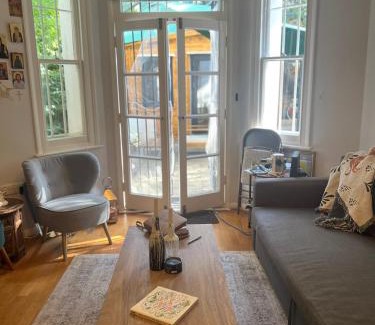 Addison Apartment | Lovely 2 bedroom Garden Flat apartment in West Kensington