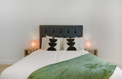 Langley Park House | Lovely 2-Bedroom Home in Langley Park, Sleeps 4
