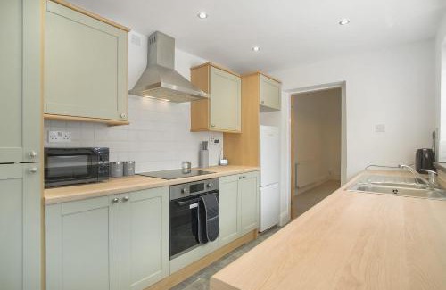 Langley Park House | Lovely 2-Bedroom Home in Langley Park, Sleeps 4