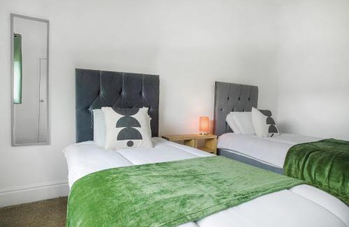 Langley Park House | Lovely 2-Bedroom Home in Langley Park, Sleeps 4