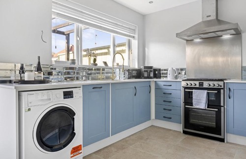 Loughborough House | Lovely 2 Bedroom House with Parking