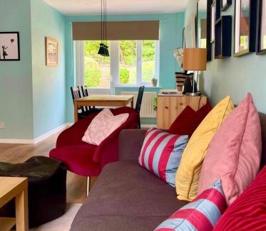 Bath House | Lovely 2 bedroom house in Bath with private parking garden WiFi & easy access to city centre