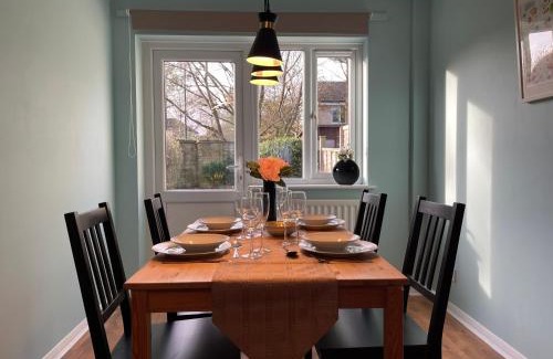 Bath House | Lovely 2 bedroom house in Bath with private parking garden WiFi & easy access to city centre