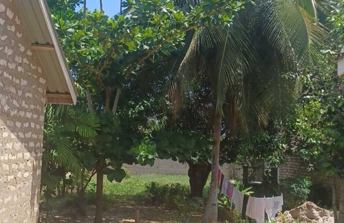 Galu House | Lovely 2-bedroom house with WiFi in Wabungu. 2 Bathrooms.