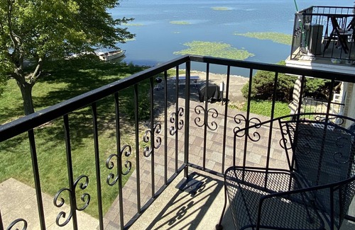 Grayslake Apartment | Lovely 2 Bedroom on the Lake