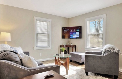 Decatur House | Lovely 2 Bedroom, Pet Friendly Home in Quiet Area