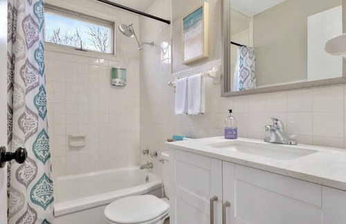 Decatur House | Lovely 2 Bedroom, Pet Friendly Home in Quiet Area