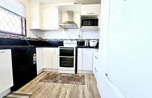 Mount Eden Apartment | Lovely 2-Bedroom Rental with Parking Zodiak Stays