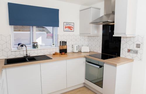 Great Yarmouth House | Lovely 2-bedroom Seaside Retreat with Free Parking