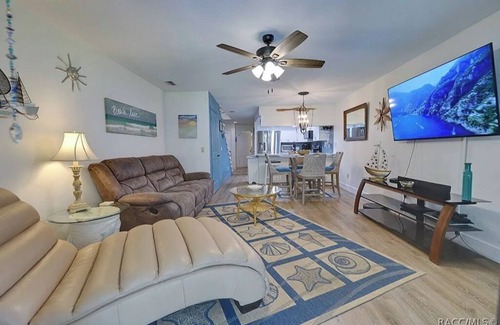 Inverness House | Lovely 2-Bedroom Townhome on Lake Henderson in the Quaint Town of Inverness, FL