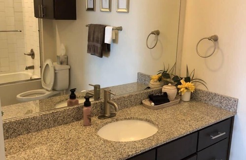 Grandview Heights Apartment | Lovely 2 bedroom unit with pool and hot tub