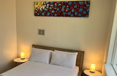 Toorak Apartment | Lovely 2 Bedroom Unit with HotTub,FreeWiFi Netflix