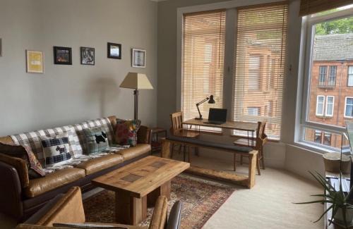 Gourock Apartment | Lovely 2 Bedroom with Riverside Views Dog Friendly