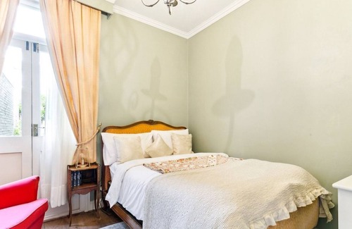 Northcote Apartment | Lovely 2 Bedrooms Flat With Private Garden, in Clapham / Northcote Rd