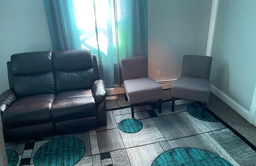 South Side Apartment | Lovely 2 Bedrooms Short term Rental Unit on a 2nd Floor