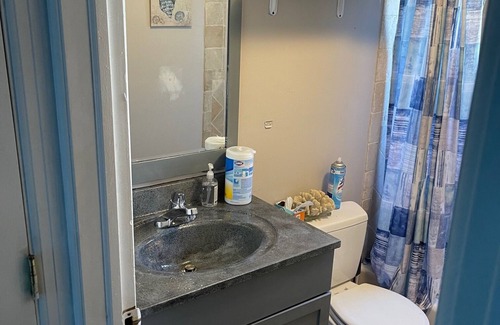 South Side Apartment | Lovely 2 Bedrooms Short term Rental Unit on a 2nd Floor
