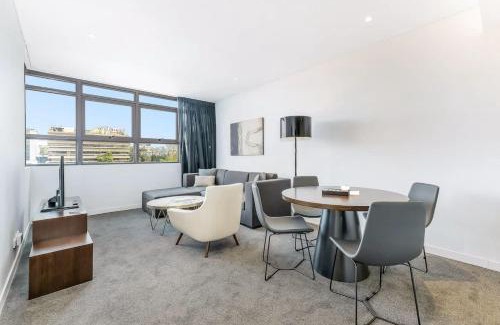 Chatswood CBD Apartment | lovely 2 beds service apt in heart of chatswood
