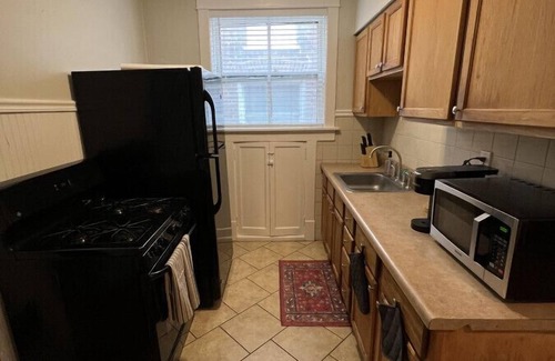 Northampton Apartment | Lovely 2-BR apartment with free parking