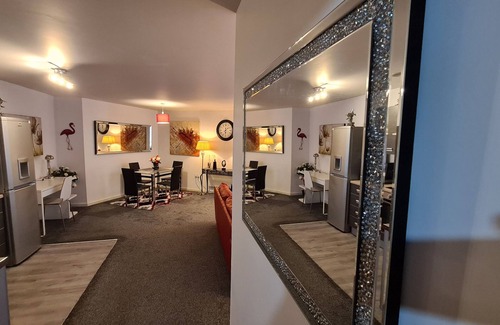 Castlefield Apartment | Lovely 2BD/1BA City Centre+ Wi-Fi+ Free Parking.