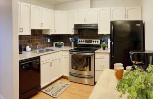 Northwest Edmonton Condo | Lovely 2Bdr 2Bath Condo Apt with Free Parking