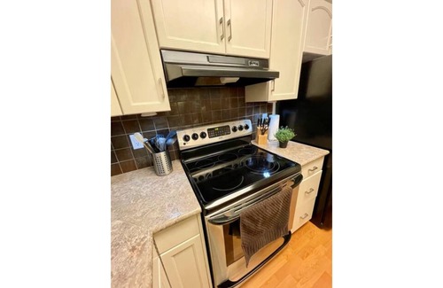 Northwest Edmonton Condo | Lovely 2Bdr 2Bath Condo Apt with Free Parking