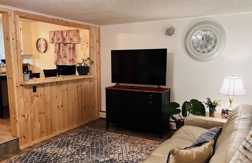 Shinglehouse Apartment | Lovely 2BDRM with Water and Mountain Views