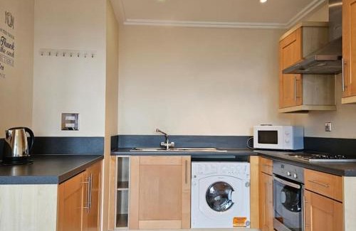 East Acton Apartment | Lovely 2bed 2bath flat in North Acton