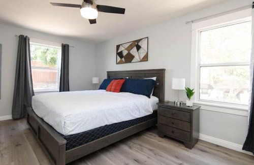 Los Angeles Apartment | Lovely 2bedroom condo with free parking on premise