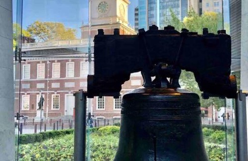 Center City East Apartment | LOVELY 2BEDROOM IN HISTORIC CENTER CITY