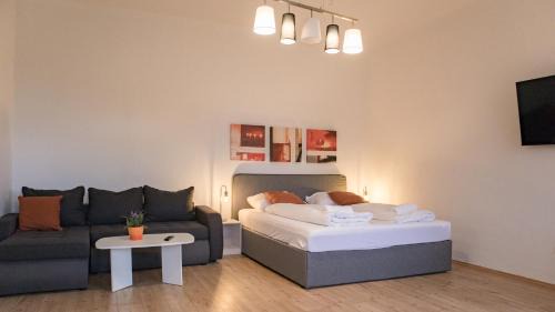 Wahring Apartment | Lovely 2BR Apt, Near AKH, Perfect for Longstays