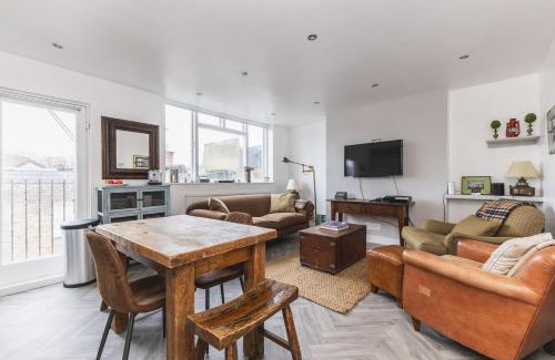 Town Apartment | Lovely 2BR Flat 5 mins to Tube, Fullham