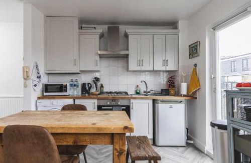 Town Apartment | Lovely 2BR Flat 5 mins to Tube, Fullham