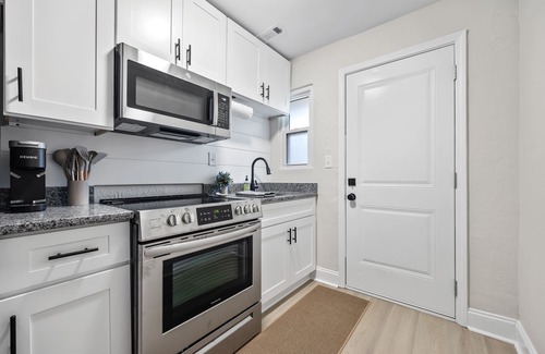 Peoplestown House | Lovely 2BR House in ATL w/Free Parking & Wifi
