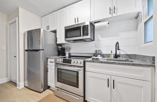 Peoplestown House | Lovely 2BR House in ATL w/Free Parking & Wifi