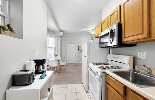 Spruce Hill Apartment | Lovely 2BR in Univ City