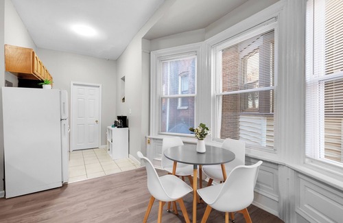 Spruce Hill Apartment | Lovely 2BR in Univ City