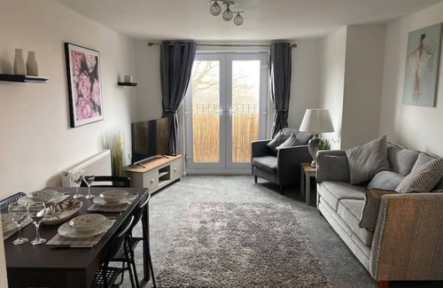 Doncaster Apartment | Lovely 2nd floor 2 bed flat sleeps 4