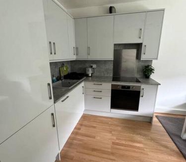 Tooting Apartment | Lovely 3-bed 20 mins to Central London
