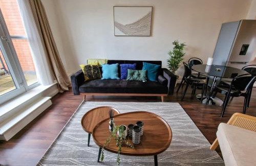Chorlton-on-Medlock Apartment | Lovely 3 Bed Close to Centre by City SuperHost