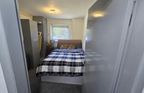 Birmingham Apartment | Lovely 3 Bed Ground Floor Apartment Near QE Hospital Harborne Birmingham New