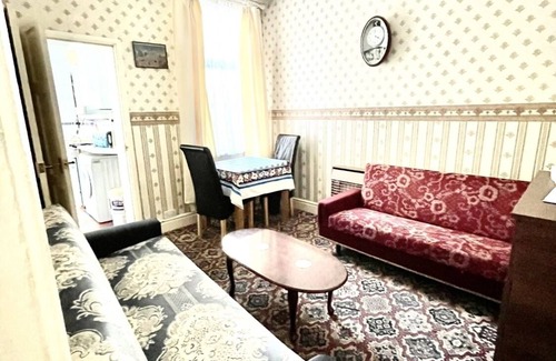 Coventry House | Lovely 3-bed House in Coventry Airbnb Property