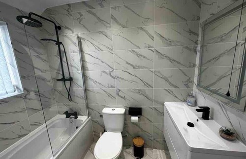 Bloxwich House | Lovely 3-Bed House near Birmingham Airport & Nec