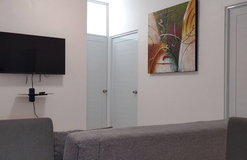 Camaceyes Apartment | Lovely 3-bedroom apt# 2 only 5 minutes away from crashboat beach ..