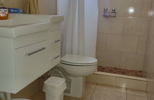 Camaceyes Apartment | Lovely 3-bedroom apt# 2 only 5 minutes away from crashboat beach ..