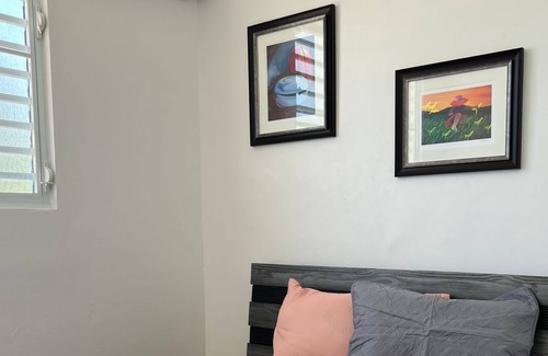 Camaceyes Apartment | Lovely 3-bedroom apt# 2 only 5 minutes away from crashboat beach ..