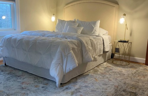 Sherborn House | Lovely 3 bedroom - Close to Boston - 1 month stay required